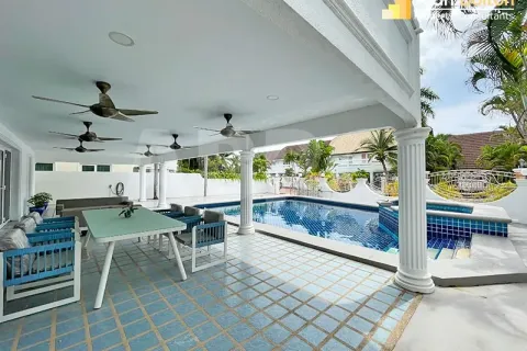 Casa de 3 dormitorios en Pattaya, Tailandia № 211230 - foto 4