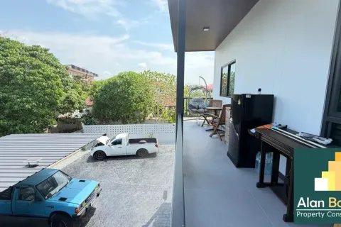 Casa de 4 dormitorios en Pattaya, Tailandia № 211231 - foto 4