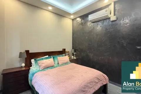 Casa de 4 dormitorios en Pattaya, Tailandia № 211231 - foto 16
