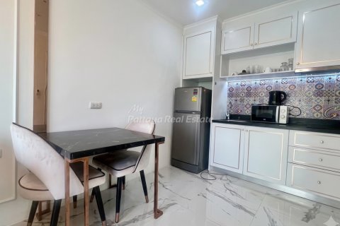 Condo in Bang Lamung, Thailand, 1 bedroom  № 198803 - photo 2