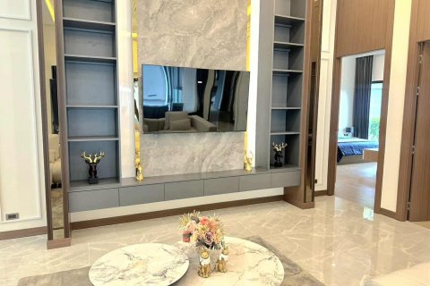 Villa in Pattaya, Thailand 4 bedrooms № 137107 - photo 5