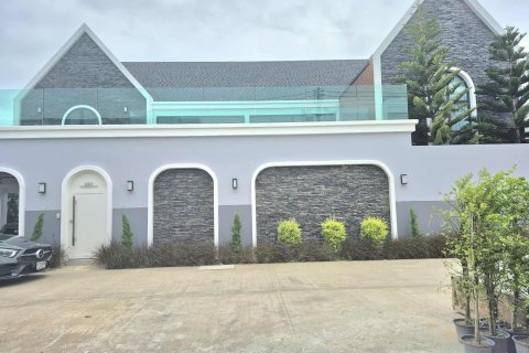 Villa in Pattaya, Thailand 4 bedrooms № 137107 - photo 1