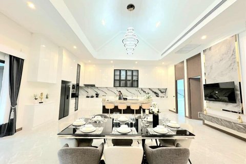 Villa in Pattaya, Thailand 4 bedrooms № 137107 - photo 3
