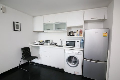 Condo in Watthana, Bangkok, Thailand, 2 bedrooms  № 160894 - photo 4