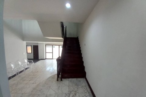 Townhouse in Bangkok, Thailand 5 bedrooms № 160891 - photo 2