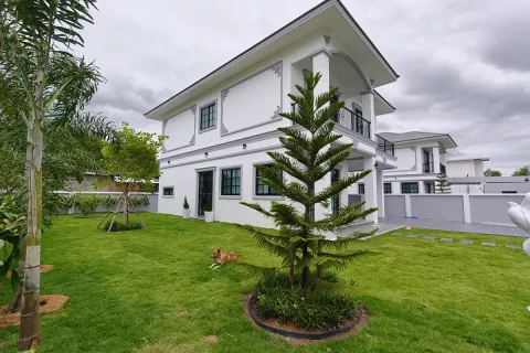 Casa de 4 dormitorios en Pattaya, Tailandia № 212259 - foto 6