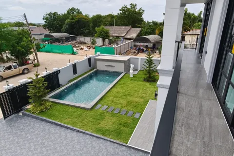 Casa de 4 dormitorios en Pattaya, Tailandia № 212259 - foto 8