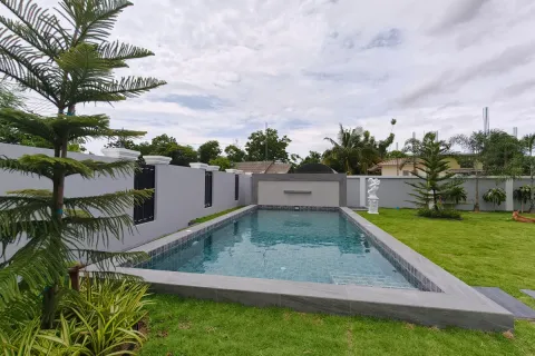Casa de 4 dormitorios en Pattaya, Tailandia № 212259 - foto 5