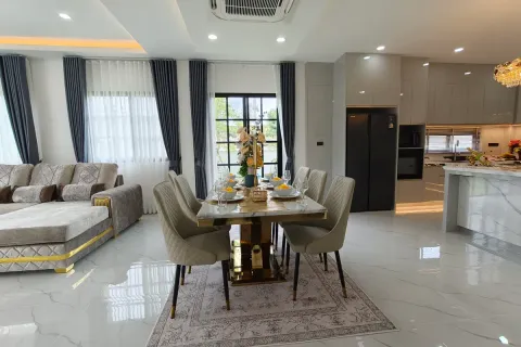 Casa de 4 dormitorios en Pattaya, Tailandia № 212259 - foto 18