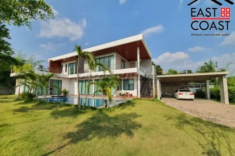Casa de 3 dormitorios en Pattaya, Tailandia № 212255 - foto 2