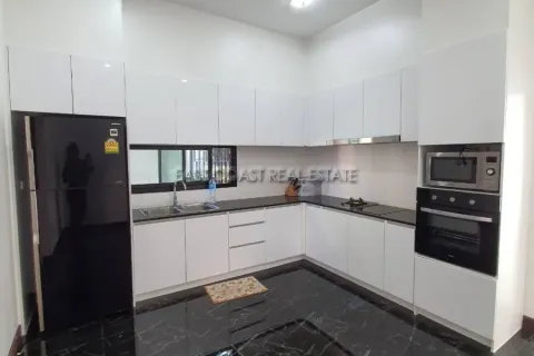 Casa de 3 dormitorios en Pattaya, Tailandia № 212255 - foto 11