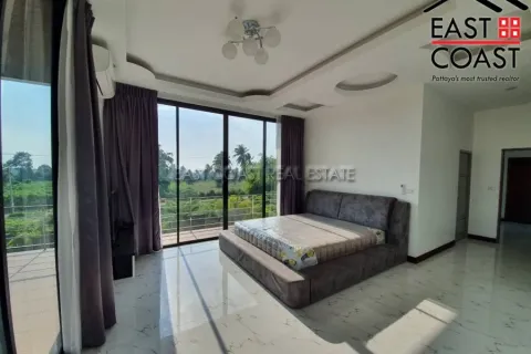 Casa de 3 dormitorios en Pattaya, Tailandia № 212255 - foto 12
