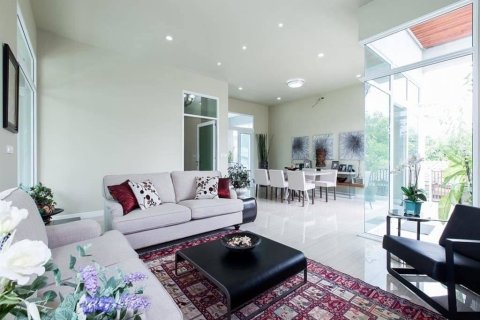 Villa in Watthana, Bangkok, Thailand 5 bedrooms № 208493
