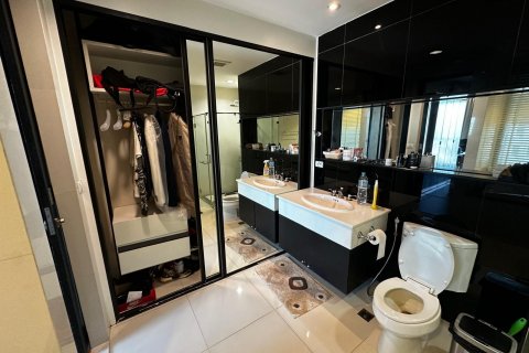 Studio dans le Condo à Pathum Wan, Bangkok, Thaïlande  № 139987 - photo 27