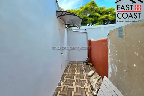 Casa de 5 dormitorios en Pattaya, Tailandia № 213429 - foto 9