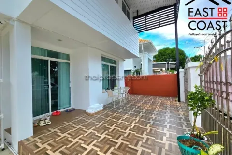 Casa de 5 dormitorios en Pattaya, Tailandia № 213429 - foto 7