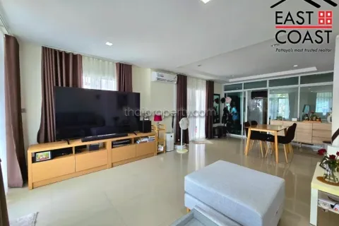 Casa de 5 dormitorios en Pattaya, Tailandia № 213429 - foto 11