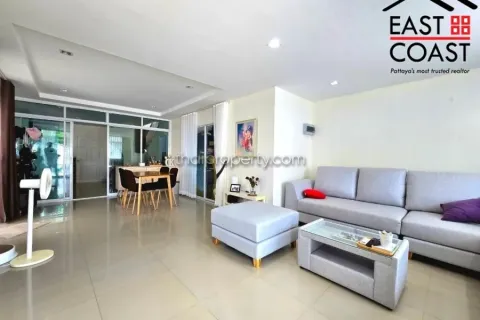Casa de 5 dormitorios en Pattaya, Tailandia № 213429 - foto 10