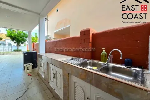 Casa de 5 dormitorios en Pattaya, Tailandia № 213429 - foto 6