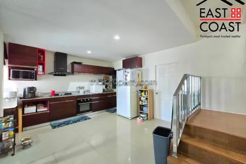 Casa de 5 dormitorios en Pattaya, Tailandia № 213429 - foto 15