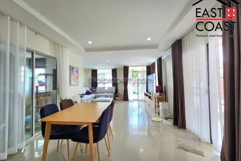Casa de 5 dormitorios en Pattaya, Tailandia № 213429 - foto 14