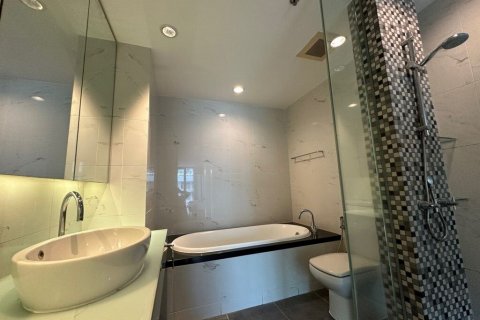 Condo à Bang Rak, Bangkok, Thaïlande, 2 chambres  № 136444 - photo 13