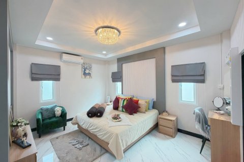 Villa in Pattaya, Thailand 3 bedrooms № 159876 - photo 5