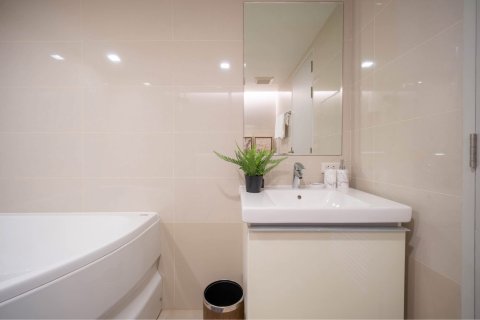 Condo à Khlong Toei, Bangkok, Thaïlande, 2 chambres № 151425 - photo 6