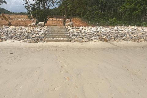 Land in Nuea Khlong, Thailand 14186 sq.m. № 151427 - photo 5