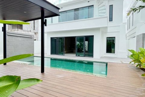 Villa in Rawai, Thailand 3 bedrooms № 114274 - photo 1