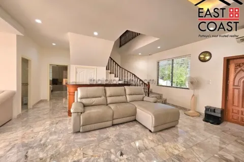 Casa de 4 dormitorios en Pattaya, Tailandia № 213183 - foto 13