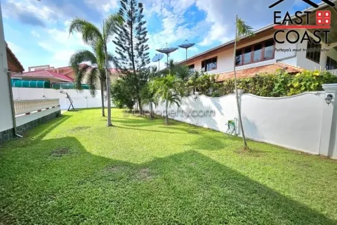 Casa de 4 dormitorios en Pattaya, Tailandia № 213183 - foto 3