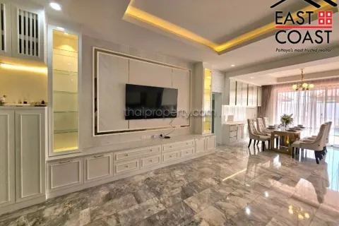 Casa de 4 dormitorios en Pattaya, Tailandia № 213183 - foto 7