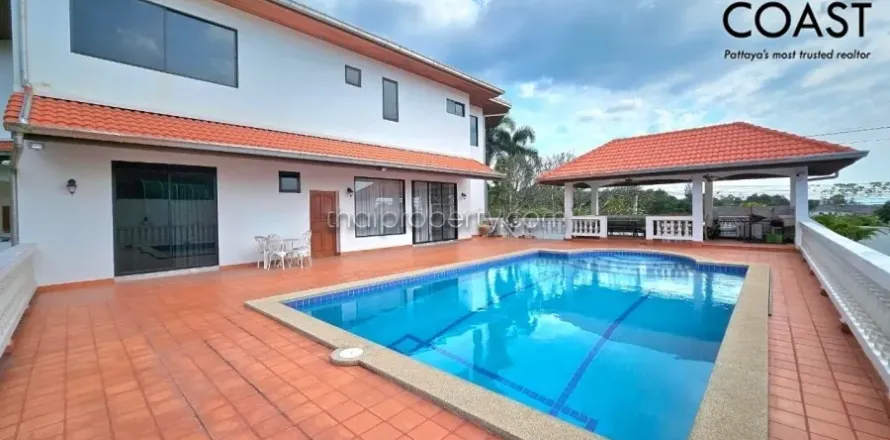 Casa de 4 dormitorios en Pattaya, Tailandia № 213183