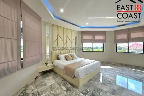 Casa de 4 dormitorios en Pattaya, Tailandia № 213183 - foto 24