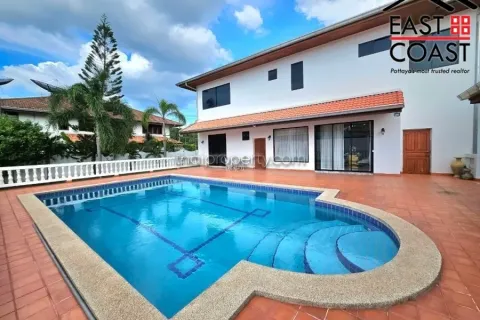 Casa de 4 dormitorios en Pattaya, Tailandia № 213183 - foto 2