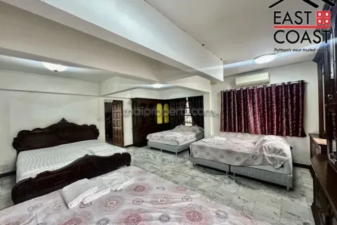 Casa de 4 dormitorios en Jomtien Beach, Pattaya, Tailandia № 213185 - foto 16