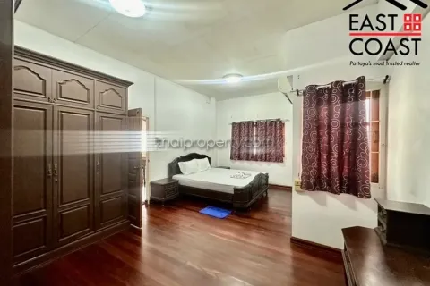 Casa de 4 dormitorios en Jomtien Beach, Pattaya, Tailandia № 213185 - foto 8