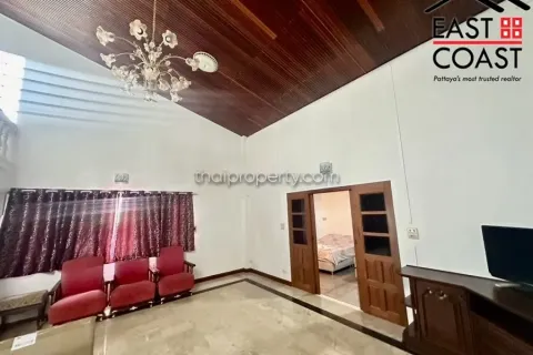 Casa de 4 dormitorios en Jomtien Beach, Pattaya, Tailandia № 213185 - foto 3