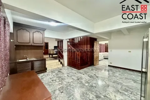 Casa de 4 dormitorios en Jomtien Beach, Pattaya, Tailandia № 213185 - foto 4