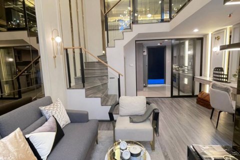 Duplex in Bangkok, Thailand 1 bedroom № 120219 - photo 1