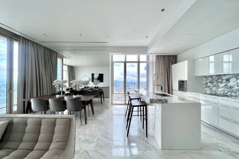 Condo in Bangkok, Thailand, 3 bedrooms  № 180444 - photo 2