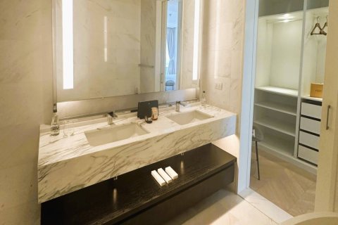 Condo in Bangkok, Thailand, 3 bedrooms  № 180444 - photo 16