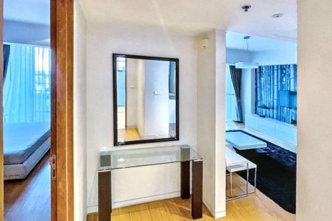 Condo in Bangkok, Thailand, 2 bedrooms  № 119026 - photo 8