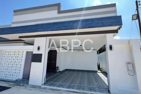 Casa de 3 dormitorios en Pattaya, Tailandia № 211595 - foto 8