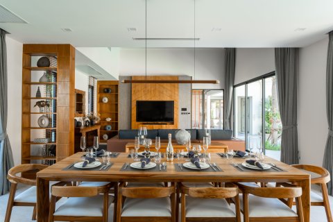Villa in Phuket, Thailand 4 bedrooms № 151674 - photo 2