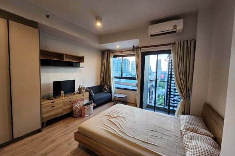 Студия в кондо в Хуай Кванге, Бангкок, Таиланд № 154269 - фото 1