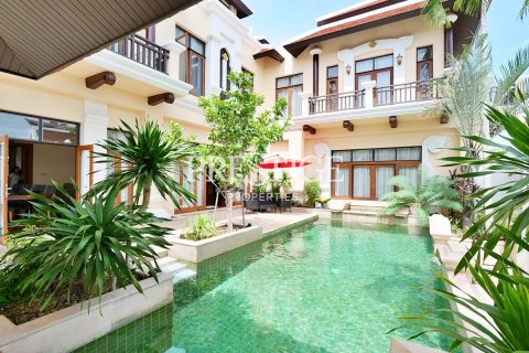 House in Pattaya, Thailand 4 bedrooms № 198642