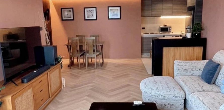 Condo à Huai Khwang, Bangkok, Thaïlande, 2 chambres  № 135179