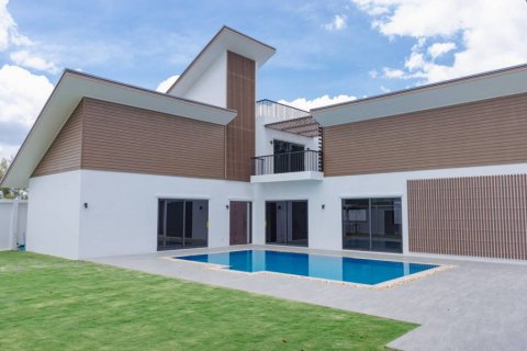 House in Hua Hin, Thailand 3 bedrooms № 135180 - photo 1